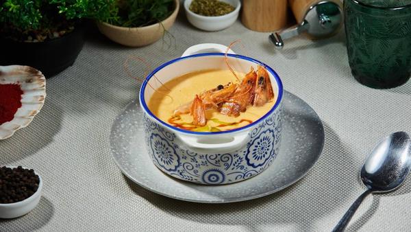 Bisque de creveți cu creveți grill